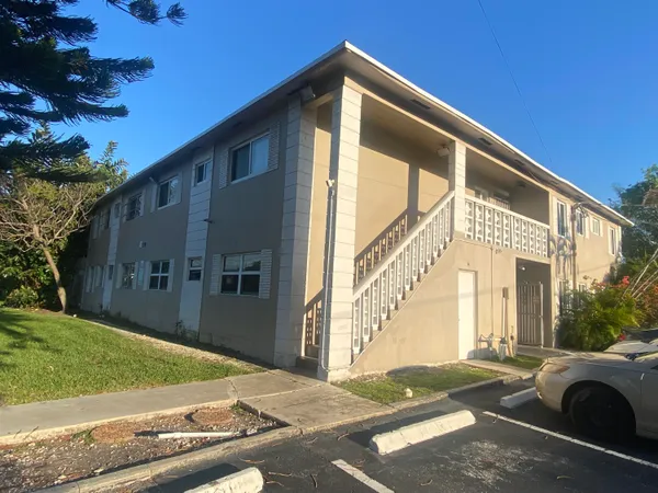$1,900 | 520 Southwest 15th Street, Unit 101, Pompano Beach, FL 33060