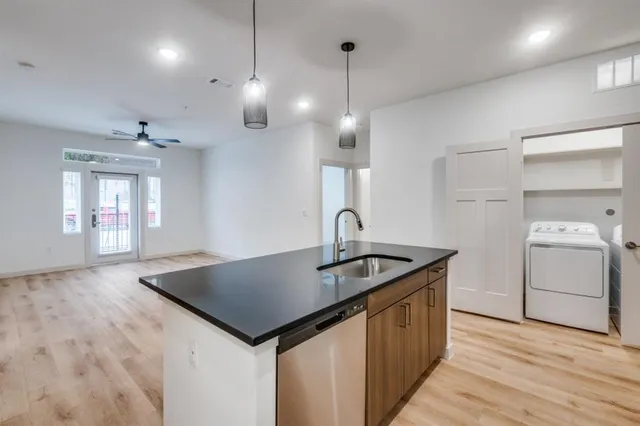 $1,650 | 512 North Ewing Avenue, Unit 212, Dallas, TX 75203