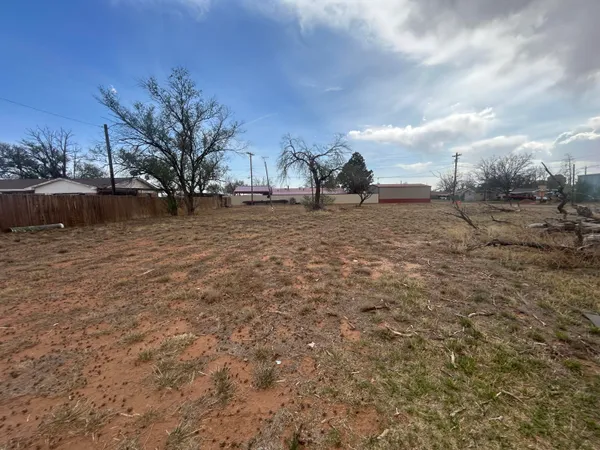 $9,000 | 406 East Stanolind Street, Sundown, TX 79372