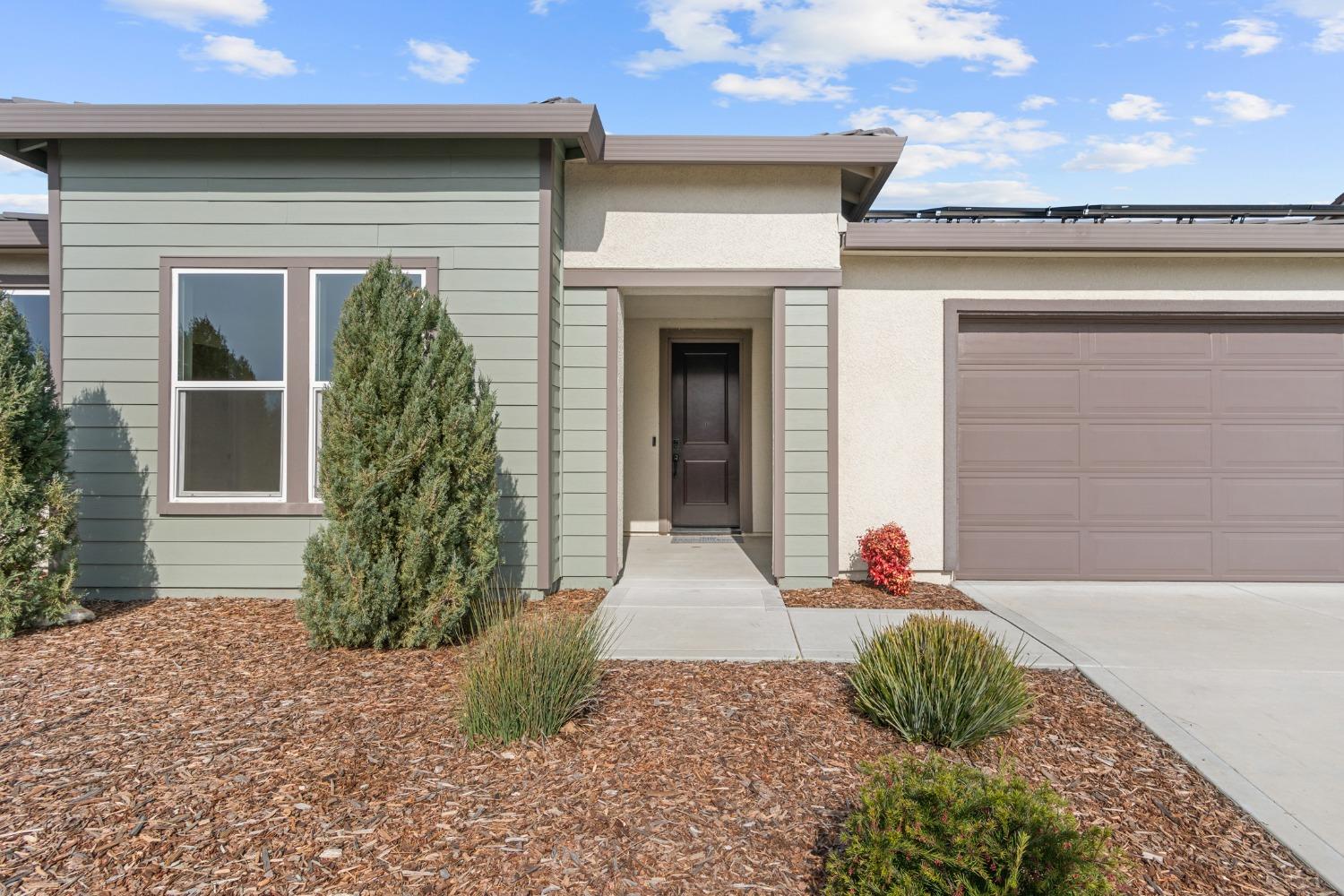 1727 Dos Rios Court Plumas Lake, CA 95961 - Photo 2 of 43 a view of entrance of the house