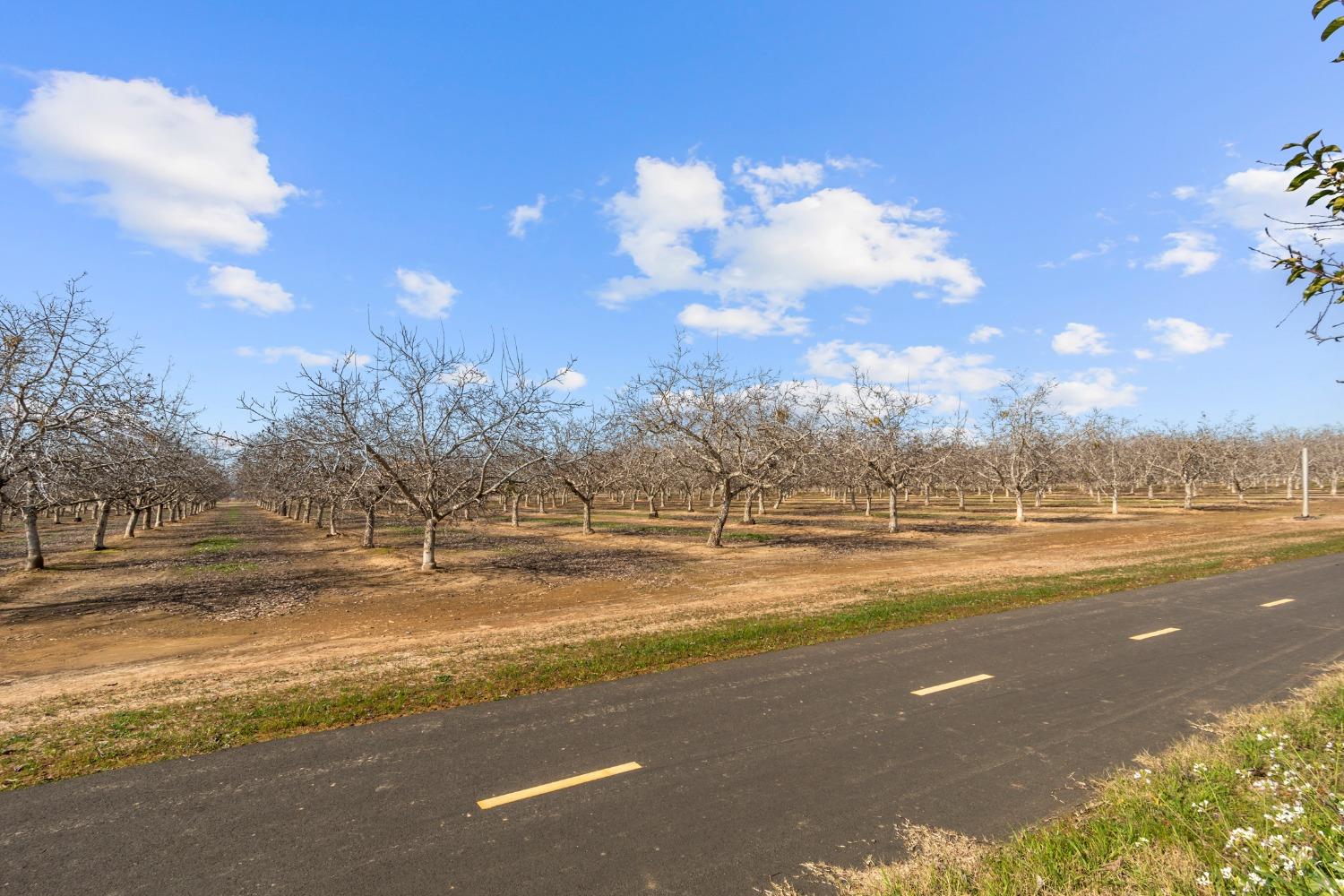 1727 Dos Rios Court Plumas Lake, CA 95961 - Photo 38 of 43 a view of an ocean and a building