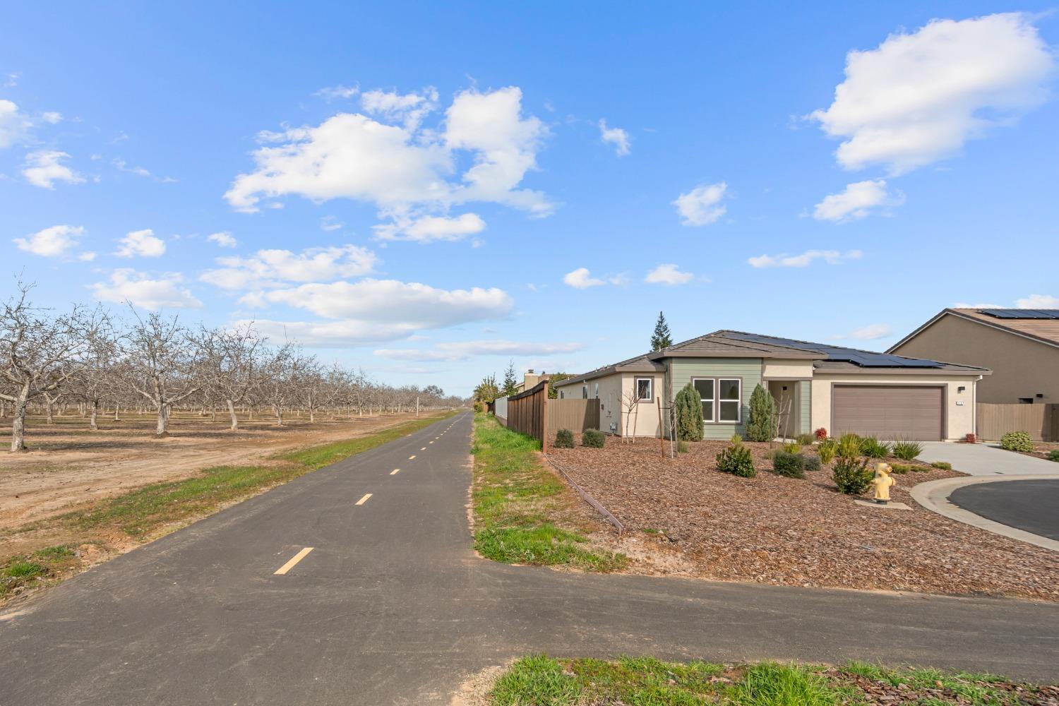 1727 Dos Rios Court Plumas Lake, CA 95961 - Photo 40 of 43 a view of a house with a patio