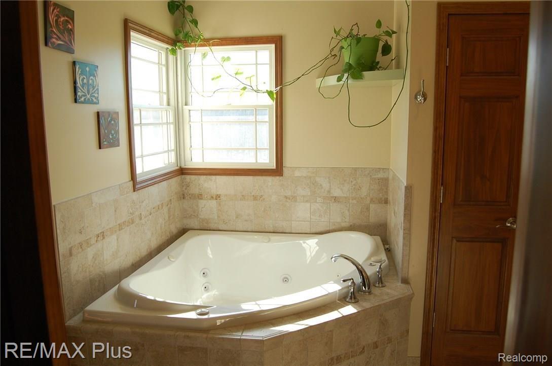 2772 South Elba Road Lapeer, MI 48446 - Photo 24 of 38 Master Bath (2).JPG