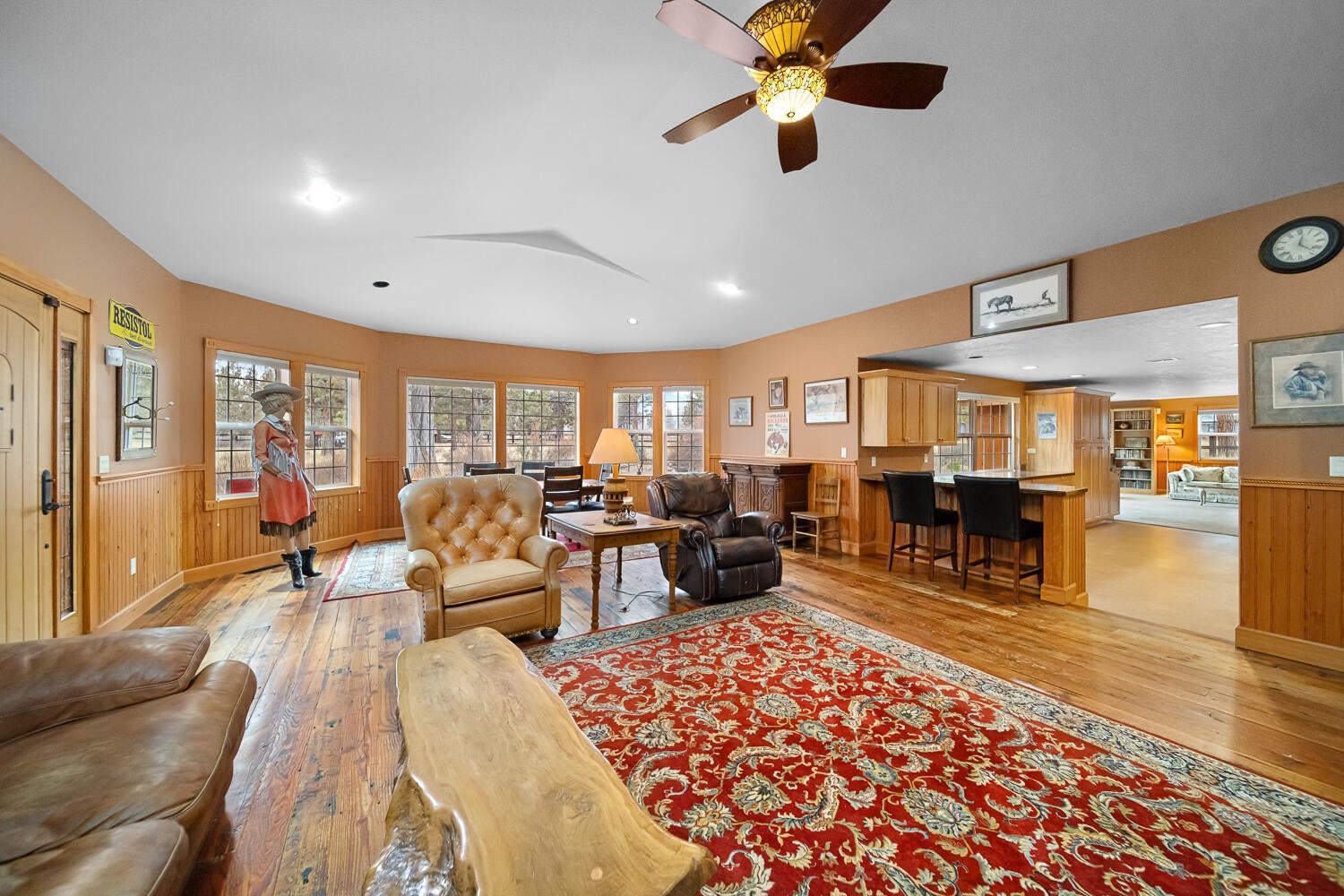 67194 Harrington Loop Road Bend, OR 97703 - Photo 6 of 49 06