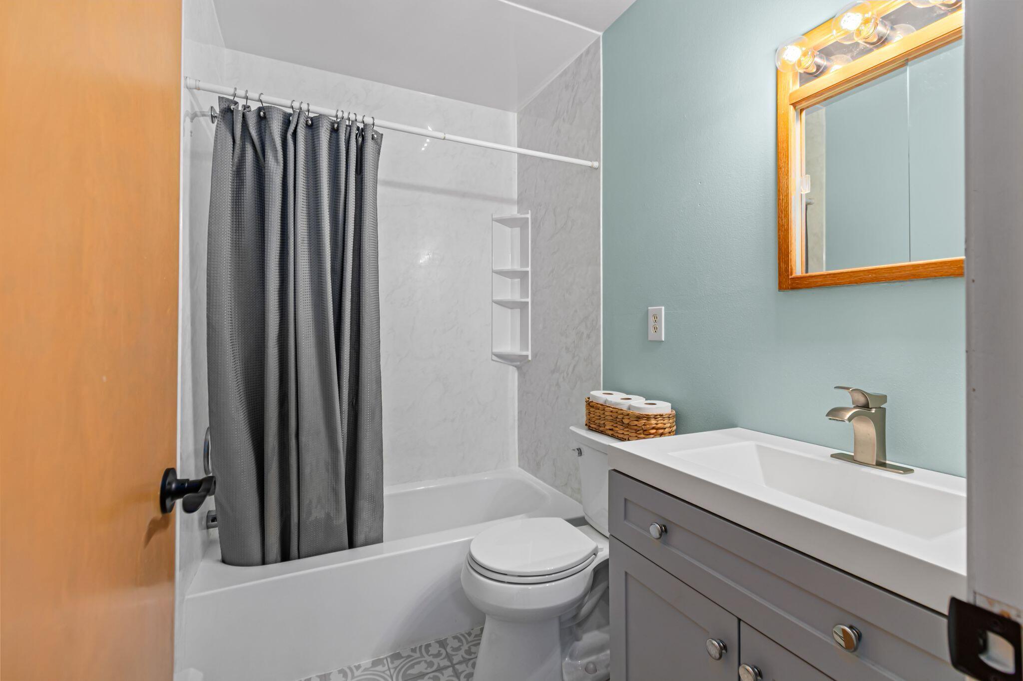 274 Greeley Street Berlin, WI 54923 - Photo 20 of 44 Upper Level Full Bathroom