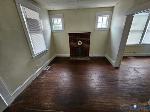 a view of a livingroom with wooden floor and window