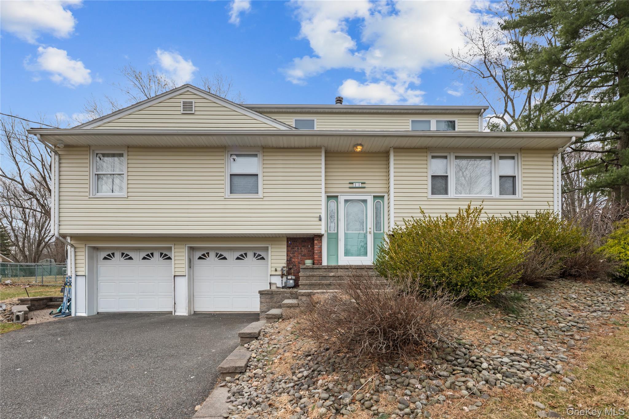 11 Castle Drive Chestnut Ridge, NY 10977 - Photo 2 of 32