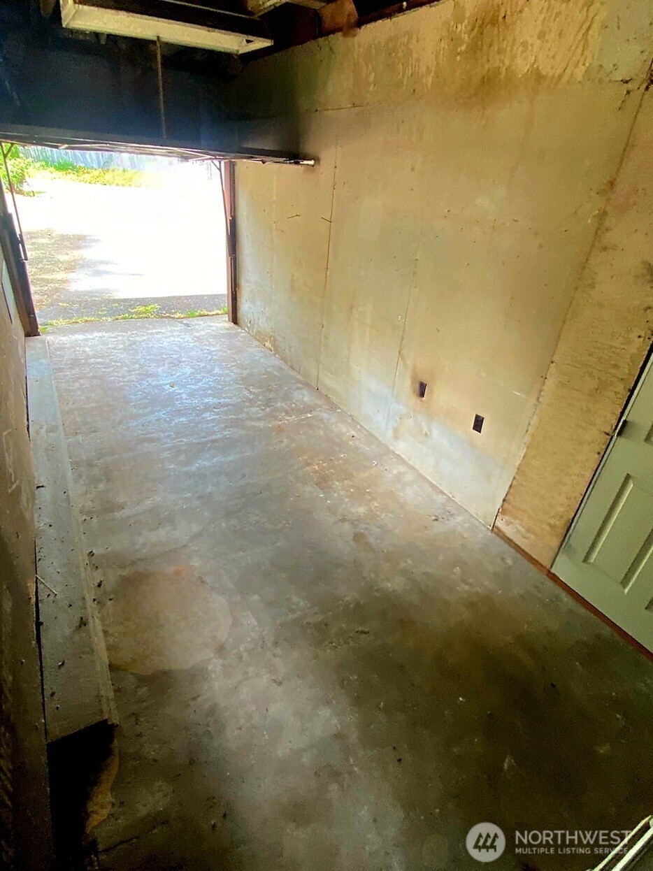55 Church Road McCleary, WA 98557 - Photo 29 of 40 a view of balcony and window