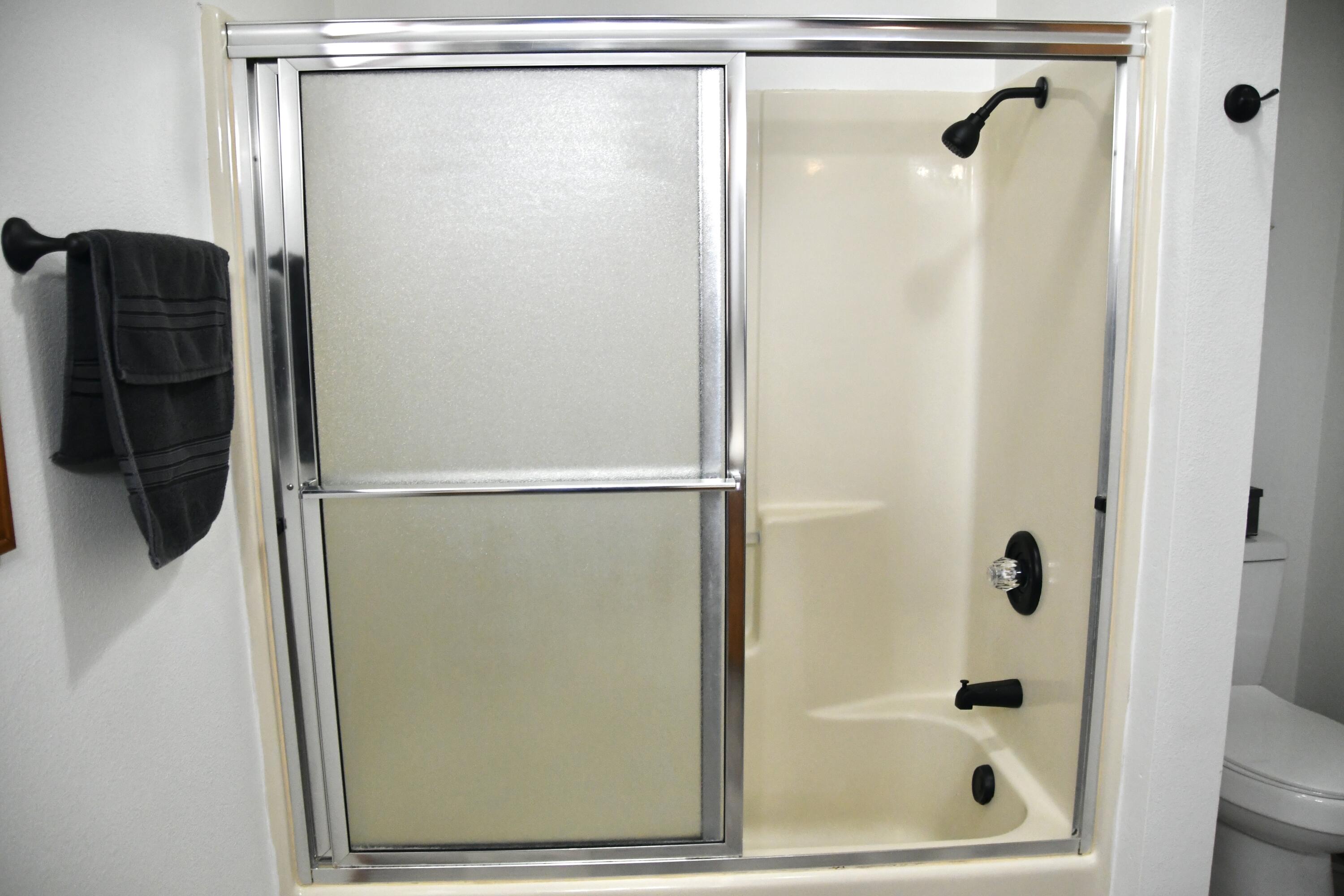 2021 Morrisville Road Bolivar, MO 65613 - Photo 22 of 36 Primary Bathroom Tub/Shower