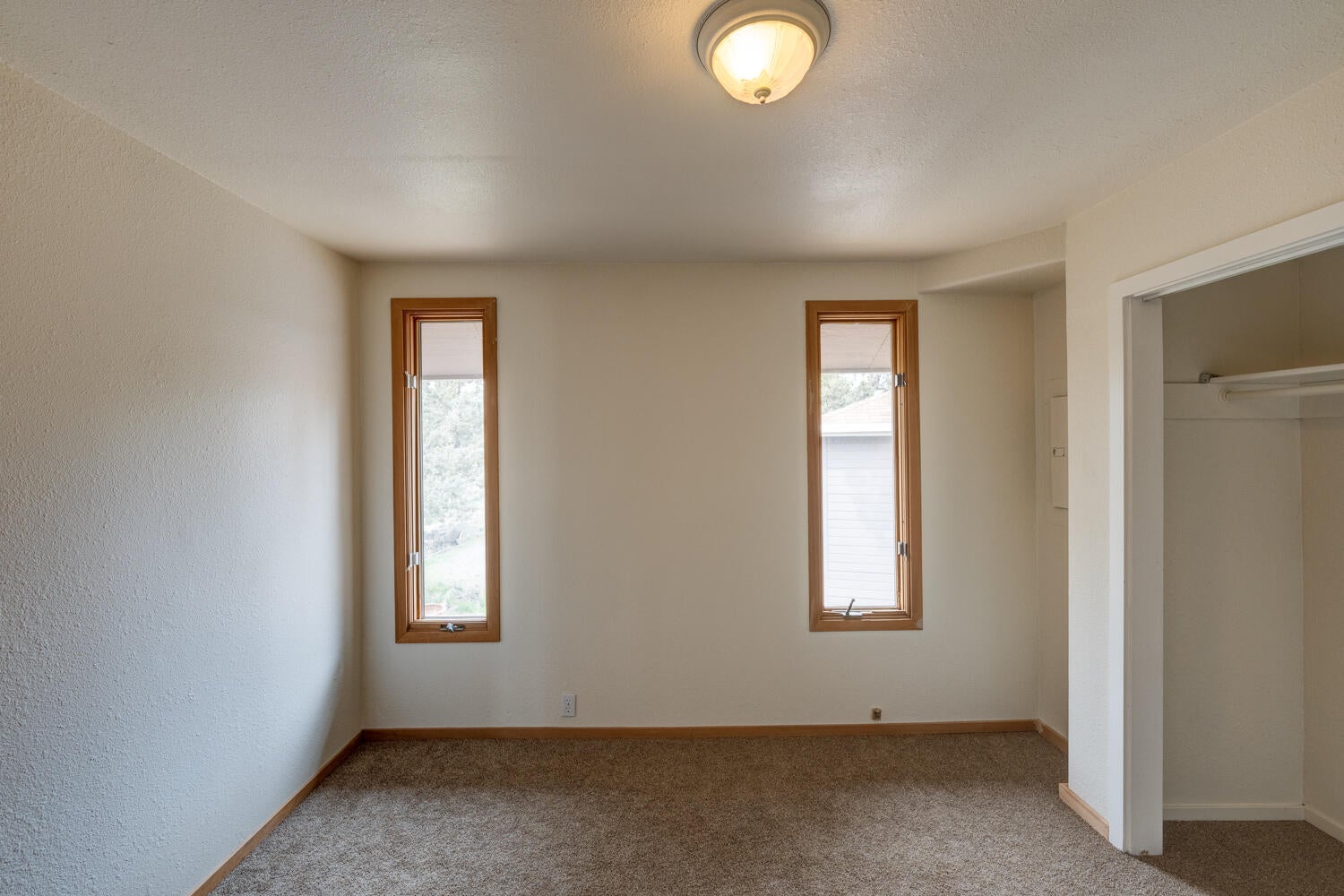 64925 McGrath Road Bend, OR 97701 - Photo 36 of 51 Second bedroom has privacy and sunlight