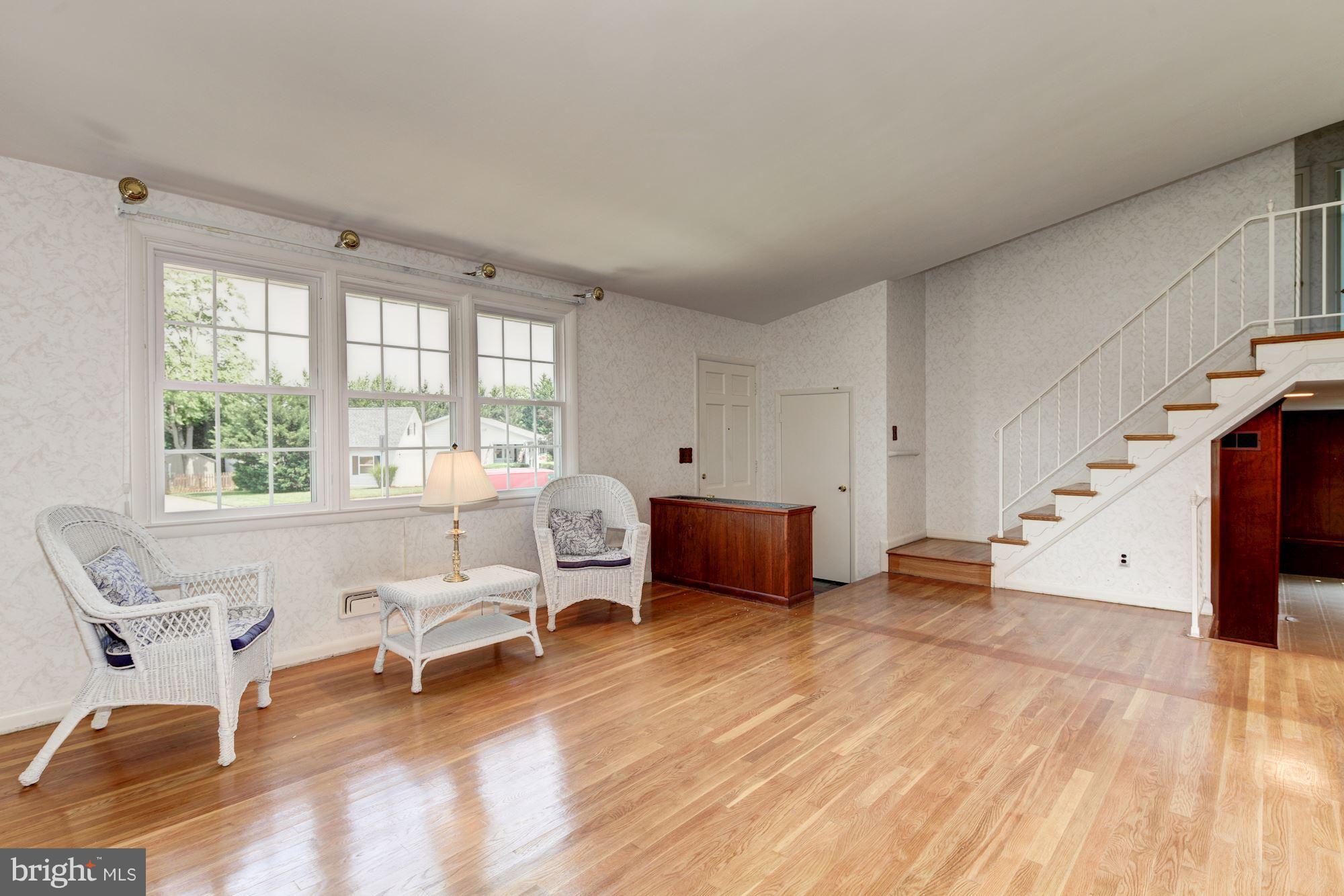233 Chantrey Road Lutherville-Timonium, MD 21093 - Photo 2 of 13 Spacious Living Room