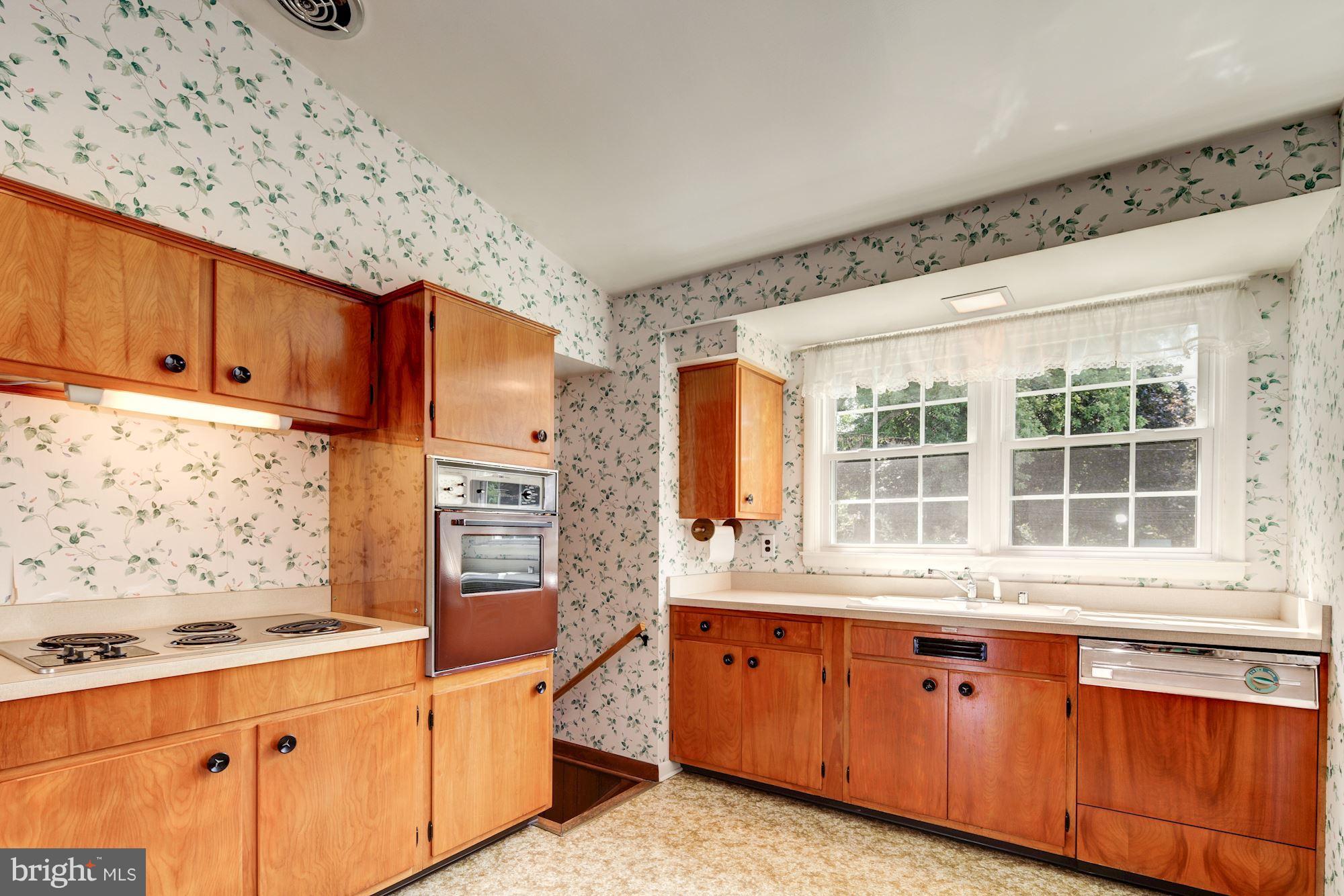 233 Chantrey Road Lutherville-Timonium, MD 21093 - Photo 3 of 13 Kitchen