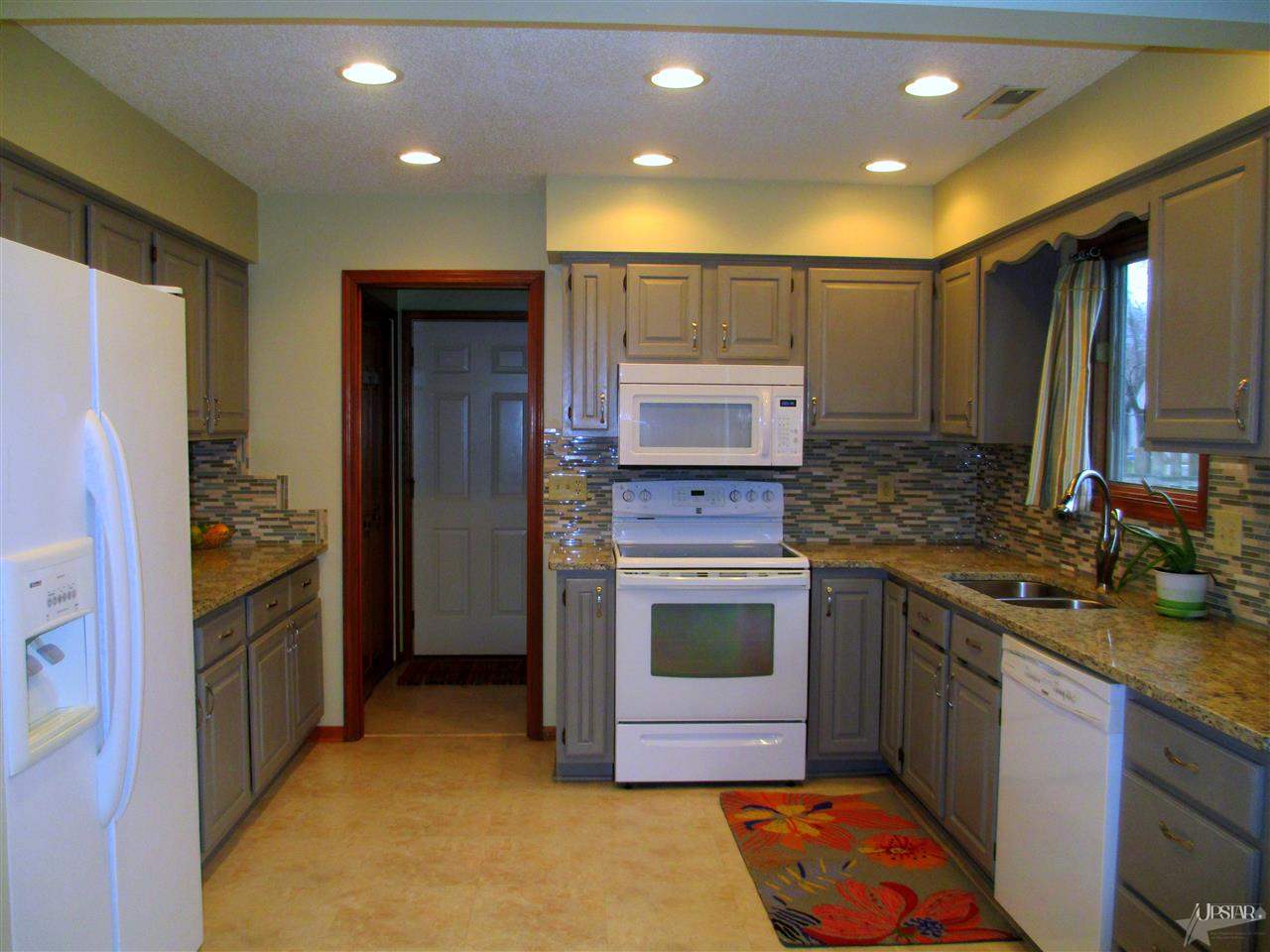10020 Castle Ridge Place Fort Wayne, IN 46825 - Photo 2 of 30 Gallery Image 2