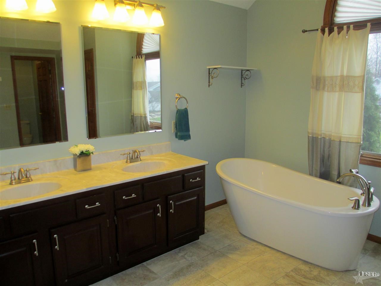 10020 Castle Ridge Place Fort Wayne, IN 46825 - Photo 3 of 30 Gallery Image 3