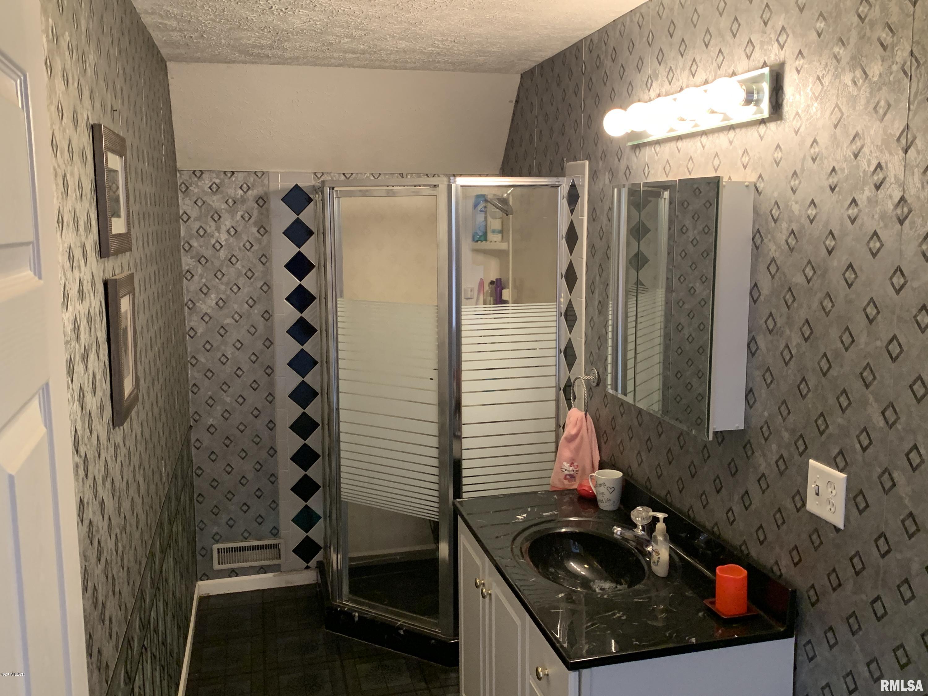 875 Community Beach Road Centralia, IL 62801 - Photo 17 of 29 Gallery Image 17