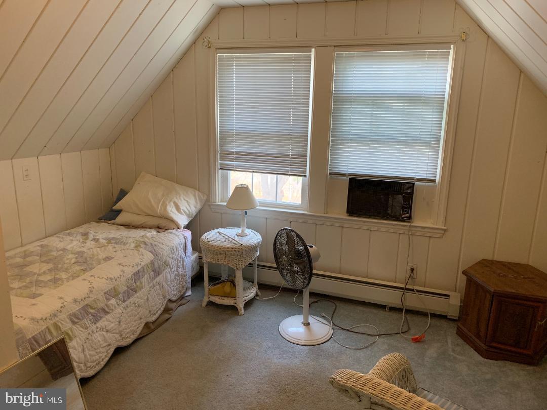 2190 Hunter Mill Road Vienna, VA 22181 - Photo 15 of 20 UPSTAIRS BEDROOM