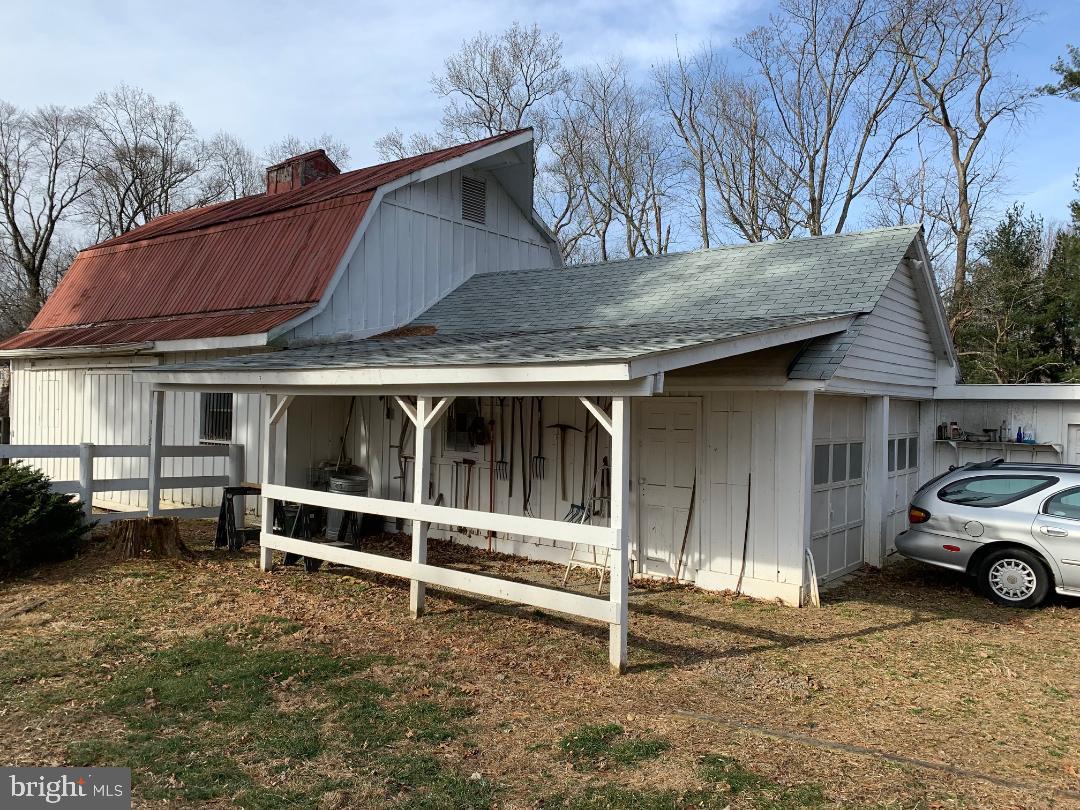 2190 Hunter Mill Road Vienna, VA 22181 - Photo 4 of 20 BARN