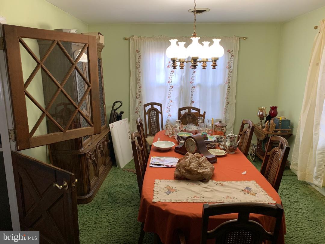 2190 Hunter Mill Road Vienna, VA 22181 - Photo 10 of 20 DINING ROOM WITH MR ED DOOR