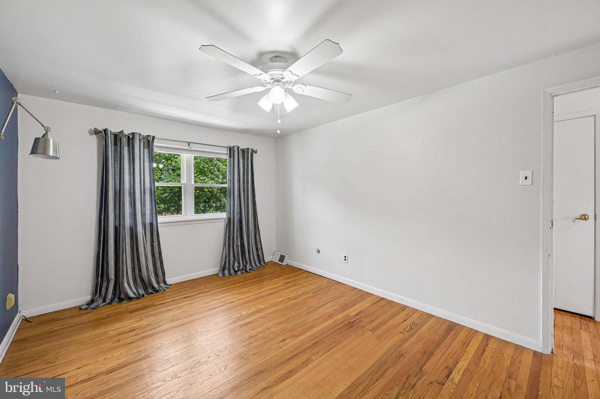 12534 Fedor Road Philadelphia, PA 19154 - Photo 37 of 66 Bright and airy room with hardwood floors.