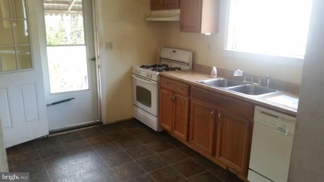 6112 Old Harford Road Baltimore, MD 21214 - Photo 9 of 10 Kitchen