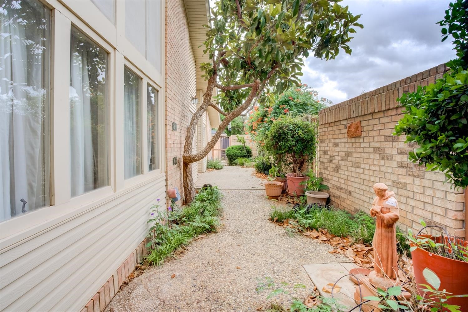 4902 92nd Street Lubbock, TX 79424 - Photo 41 of 44 a front view of a house with garden
