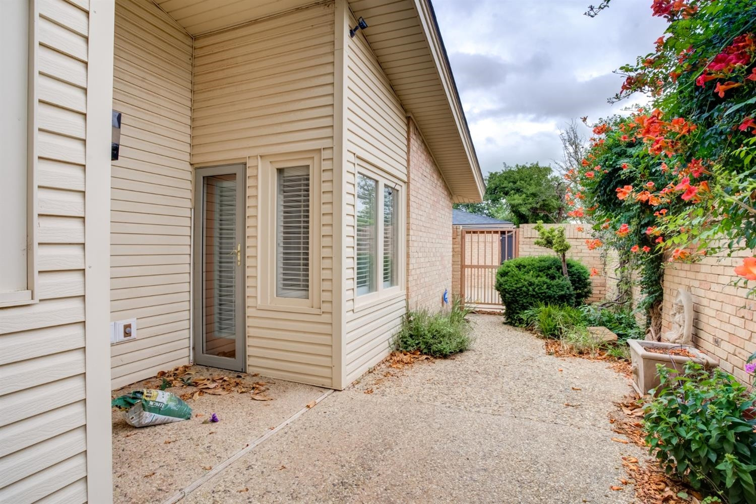 4902 92nd Street Lubbock, TX 79424 - Photo 42 of 44 a front view of a house with garden