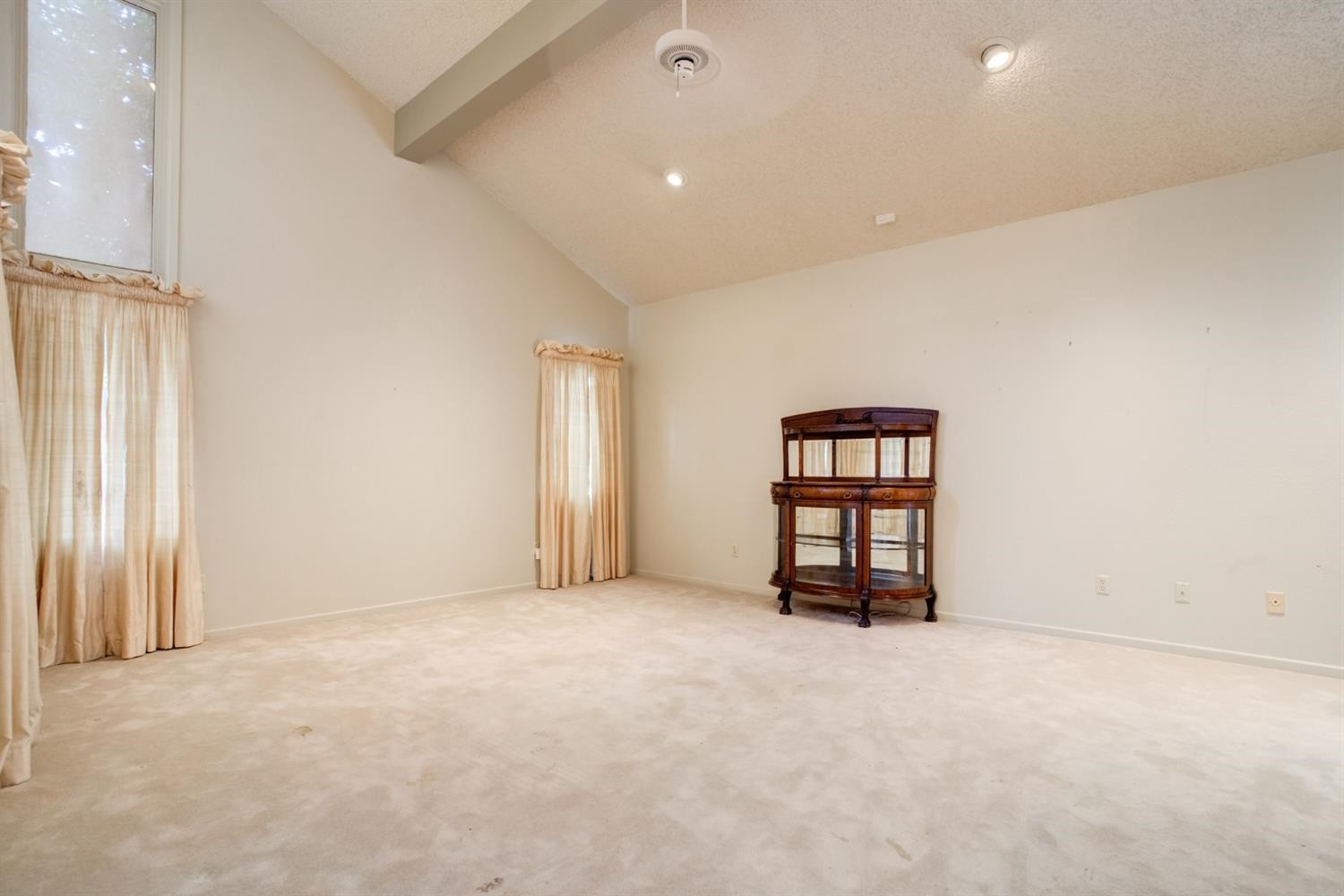 4902 92nd Street Lubbock, TX 79424 - Photo 7 of 44 an empty room with bookshelf and a window