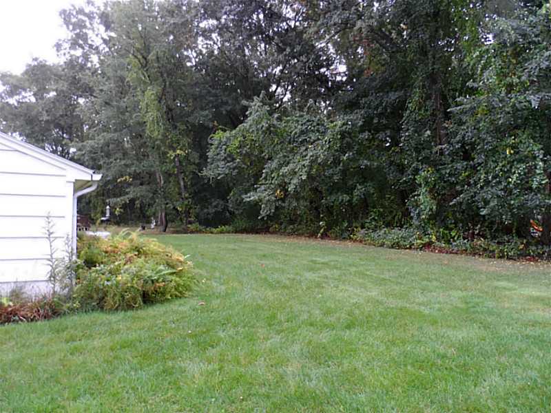 141 Timberline Road Warwick, RI 02886 - Photo 4 of 9 Yard/Garden.