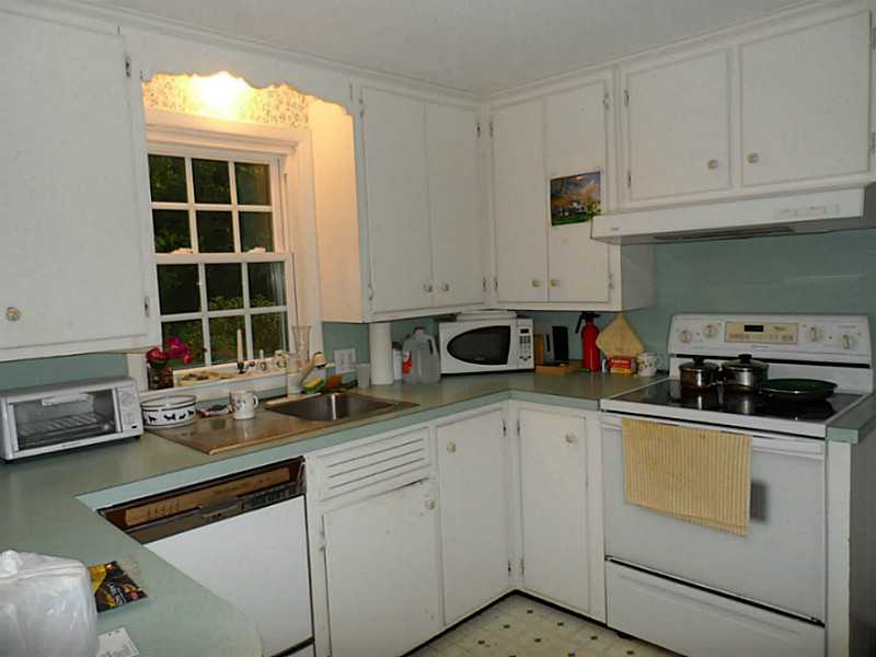 141 Timberline Road Warwick, RI 02886 - Photo 5 of 9 Kitchen.