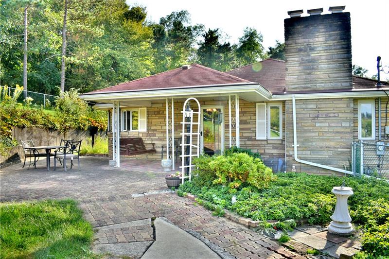 1294 Clifton Road Washington, PA 15301 - Photo 3 of 23 Covered Patio (pavers) 23x33 the pavers are gorgeous!