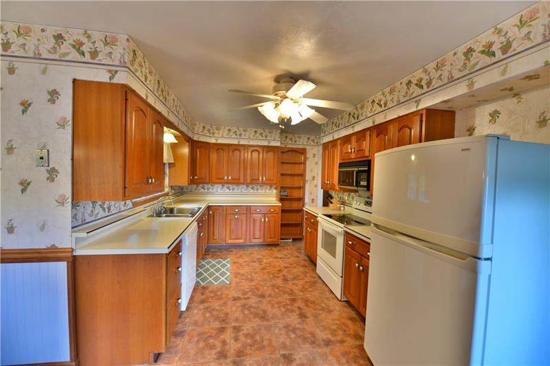1294 Clifton Road Washington, PA 15301 - Photo 6 of 23 Wow, Cabinets and counter space Galore!! 18x18