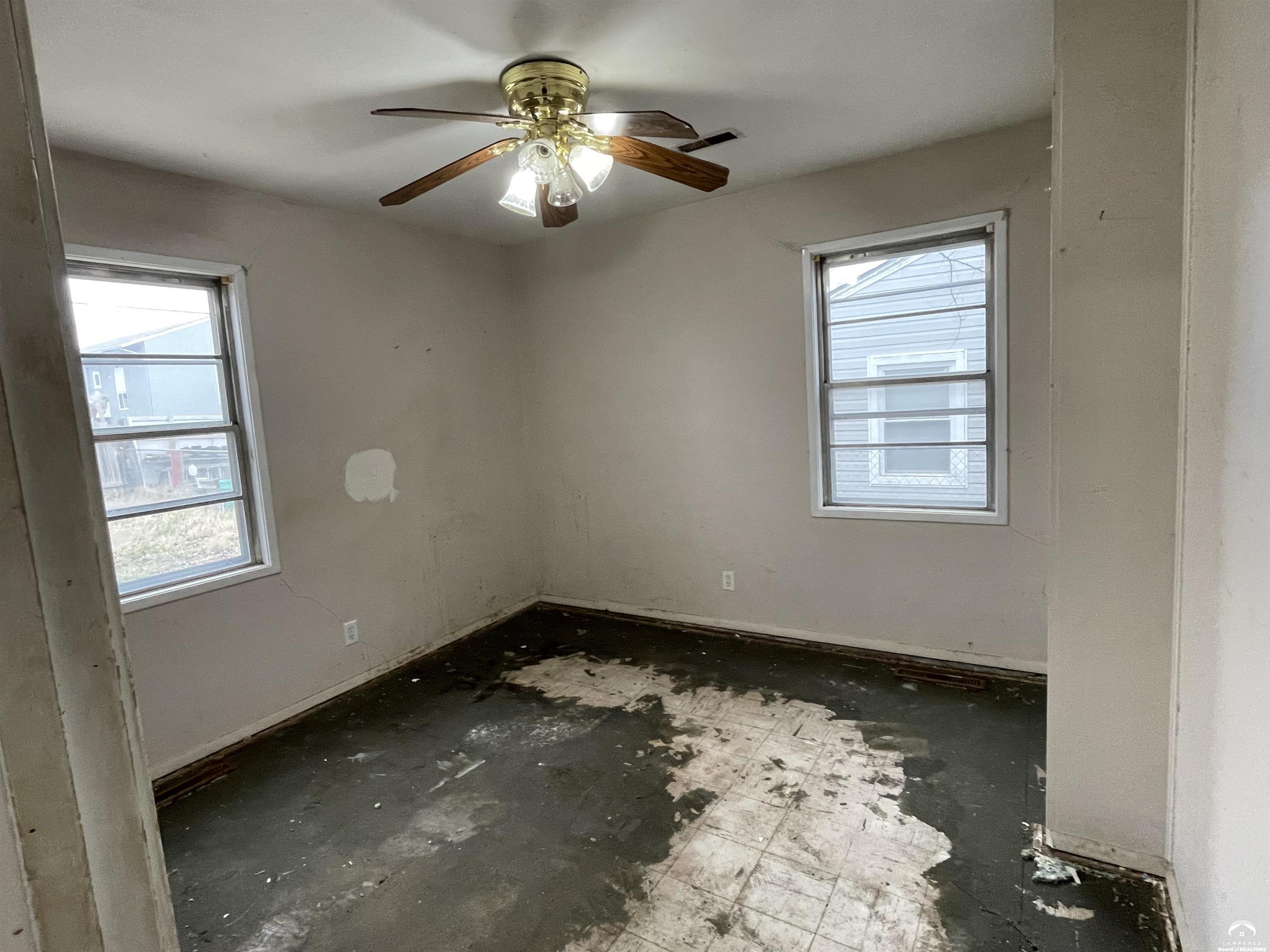 2508 Moundview Drive Lawrence, KS 66049 - Photo 5 of 9