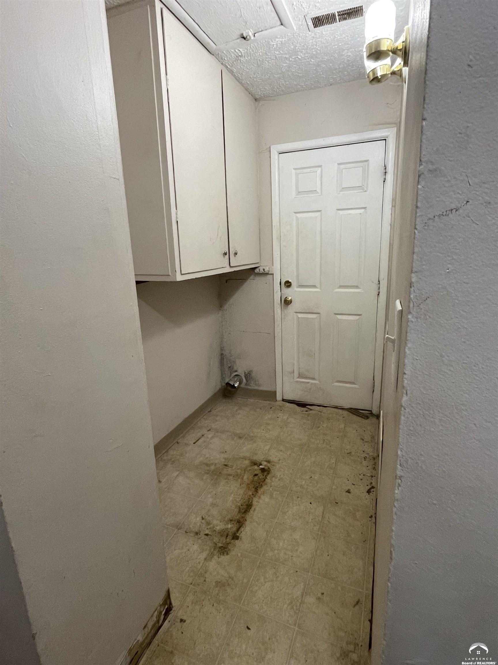 2508 Moundview Drive Lawrence, KS 66049 - Photo 7 of 9