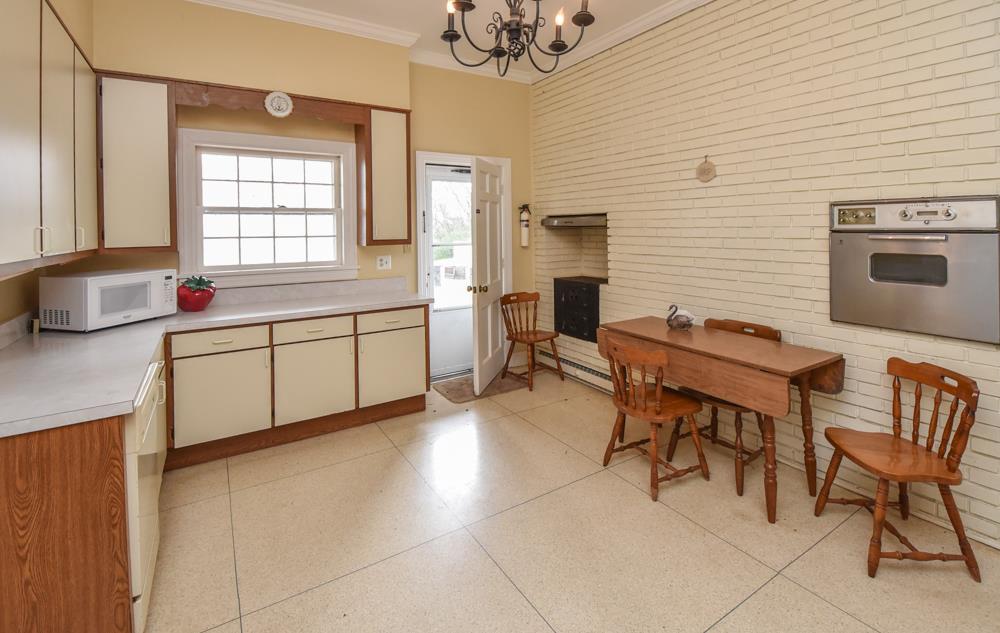 195 Drifting Circle Lebanon, TN 37087 - Photo 16 of 29 How often to see such a beautiful brick wall to work with in the kitchen?