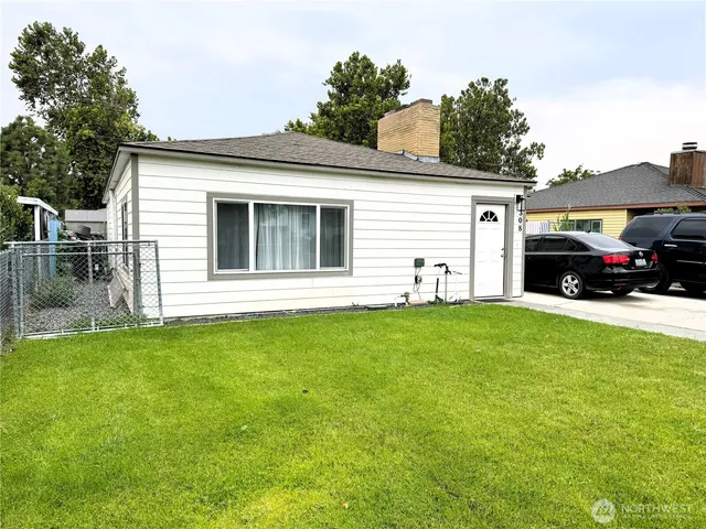 a view of a house with a back yard