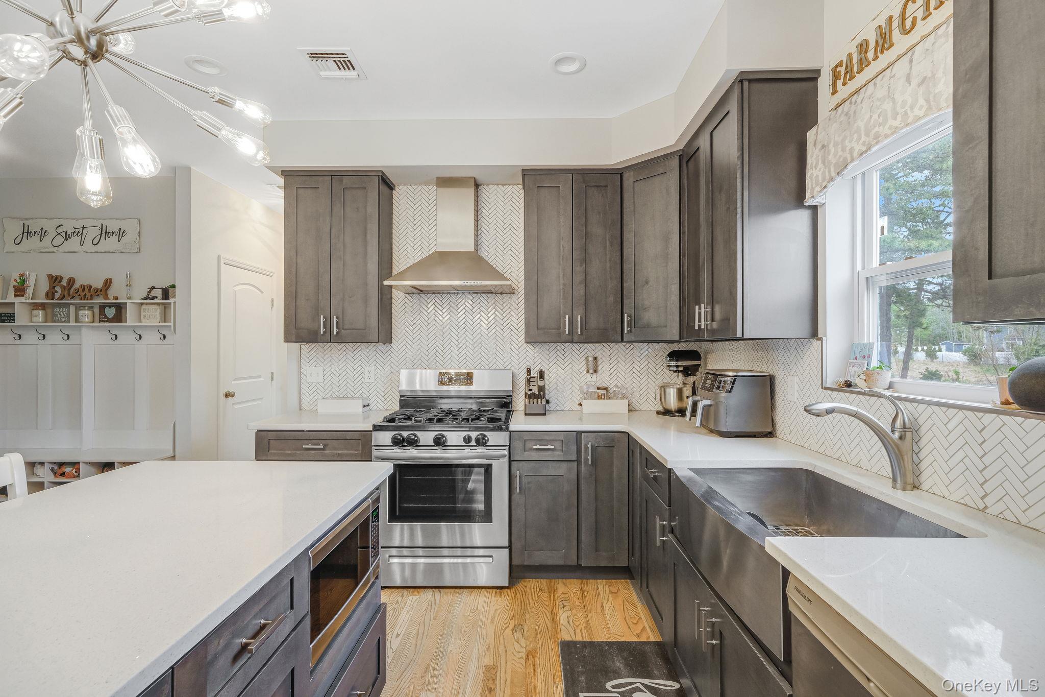 86 Country Road Medford, NY 11763 - Photo 21 of 47 EIK with SS Appliances, Gas Cooking, Quartz Countertops, Deep Farm Sink, Pantry