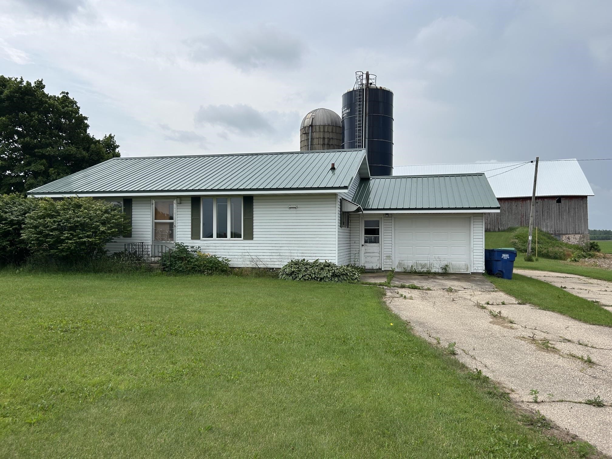 W2337 County Road East Cecil, WI 54111 - Photo 2 of 21