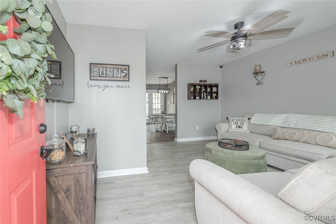 6330 Oak Drive Quinton, VA 23141 - Photo 4 of 23 a living room with furniture and flowers