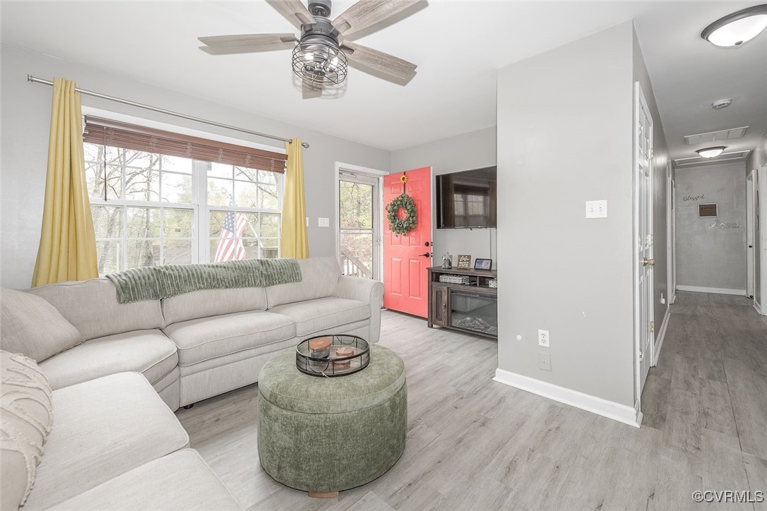 6330 Oak Drive Quinton, VA 23141 - Photo 6 of 23 a living room with furniture and a window