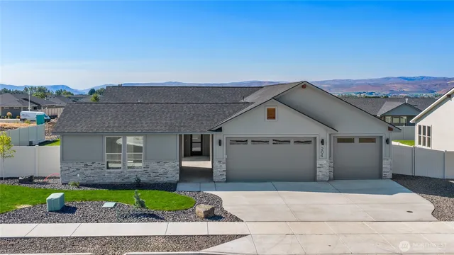 $679,900 | 204 East Ian Avenue, Ellensburg, WA 98926