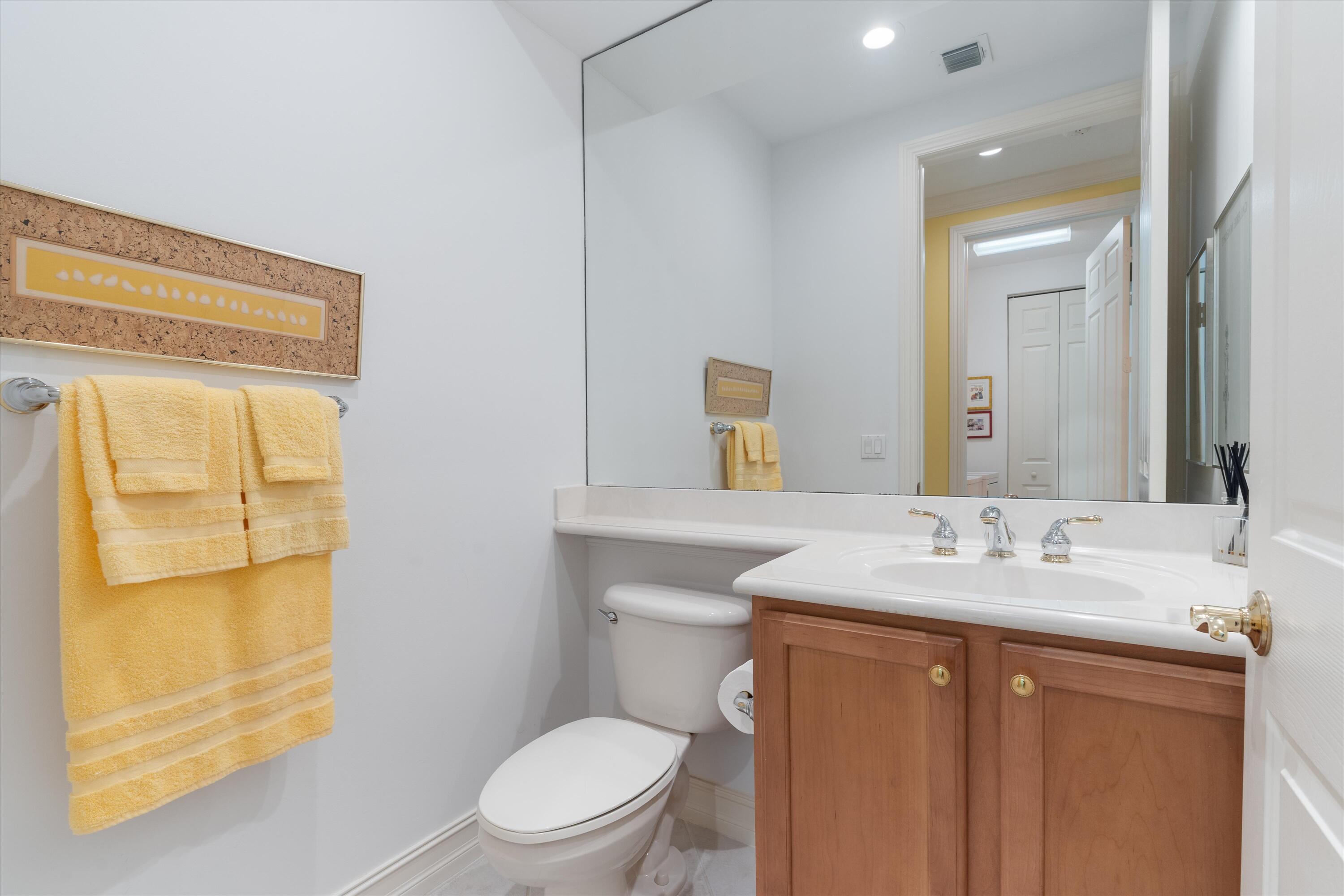 6277 Graycliff Drive, Unit B Boca Raton, FL 33496 - Photo 19 of 49 Powder Room