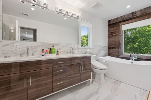 15 Wood, East Hampton, NY 11937