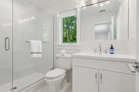 15 Wood, East Hampton, NY 11937