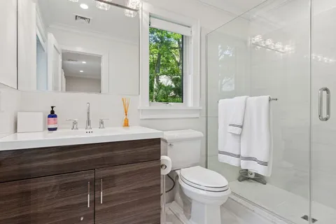 15 Wood, East Hampton, NY 11937