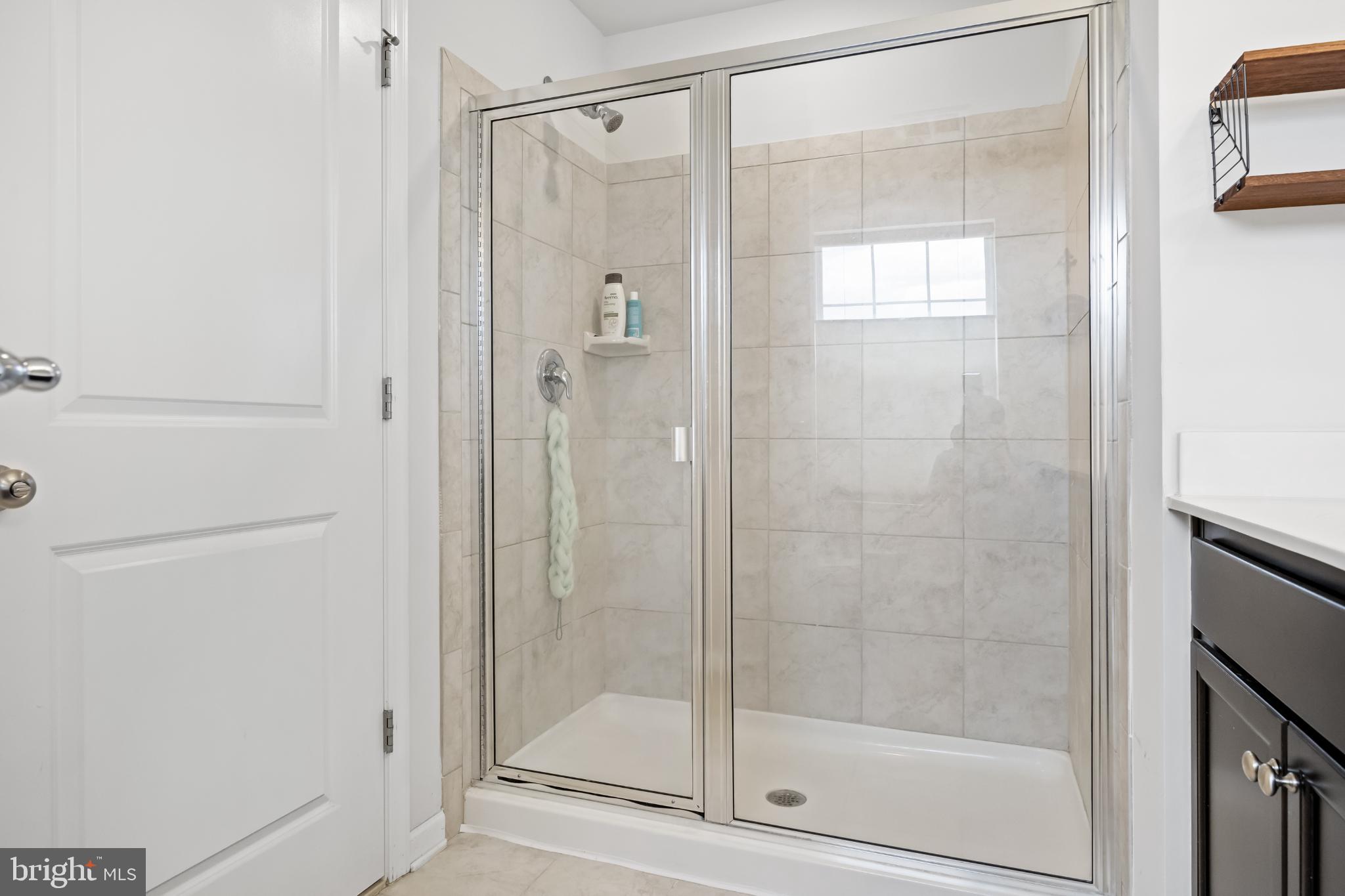 6 Rome Way Mount Laurel, NJ 08054 - Photo 25 of 28 a bathroom with a glass shower door
