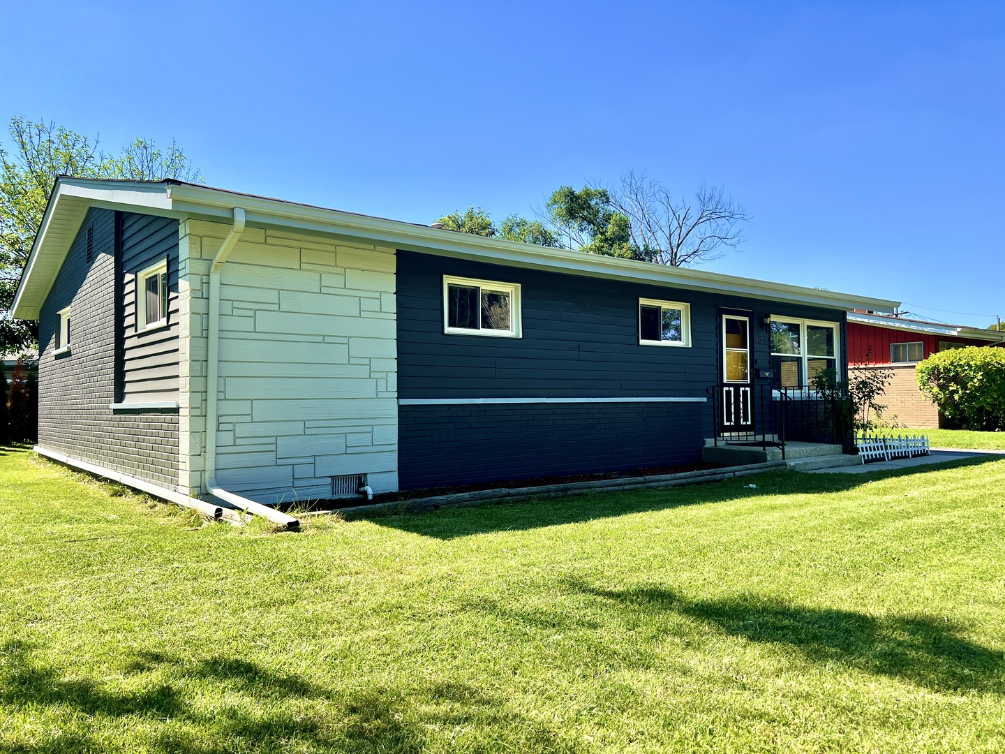 128 East Normandy Drive Addison, IL 60101 - Photo 3 of 17