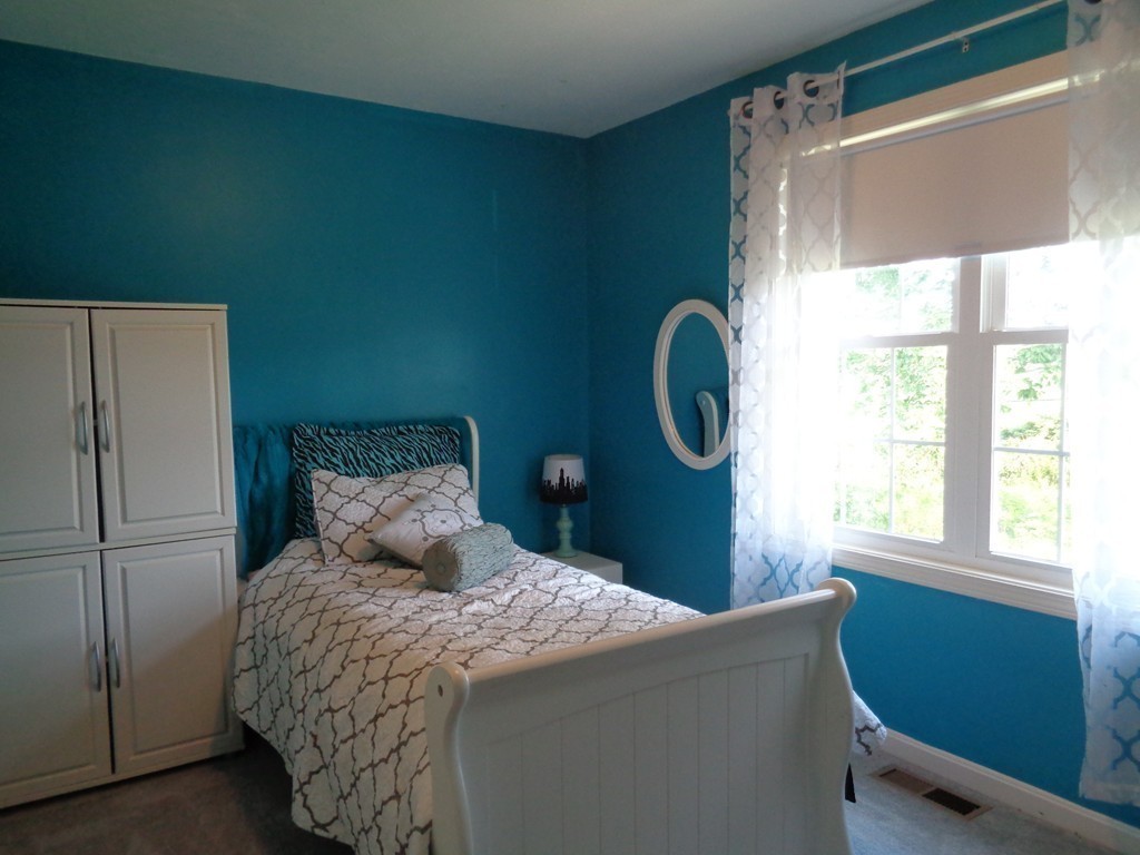 92 Cortis Road Dudley, MA 01571 - Photo 9 of 20 Gallery Image 9