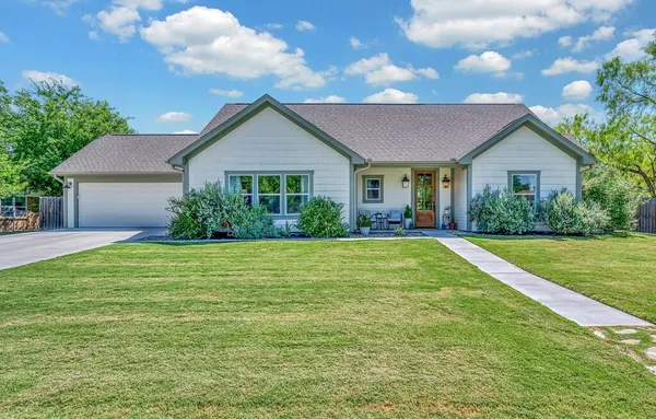 $495,000 | 931 North Pecan Street, Hico, TX 76457