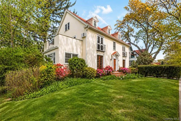$1,975,000 | 80-45 Grenfell Street | Kew Gardens