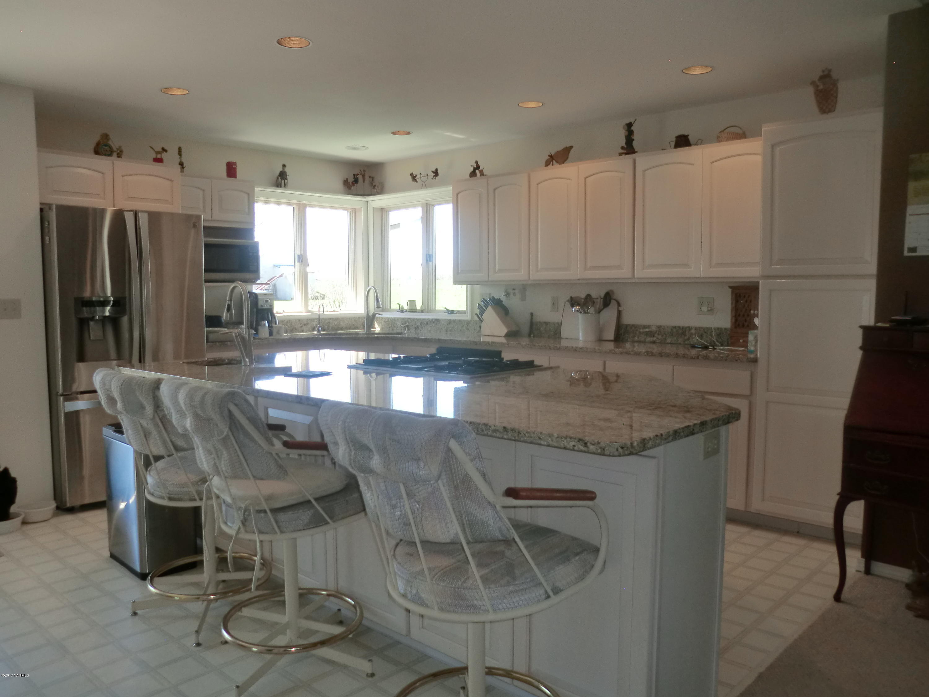 14721 Fisk Road Yakima, WA 98908 - Photo 9 of 20 a kitchen with granite countertop kitchen island stainless steel appliances a sink stove and cabinets